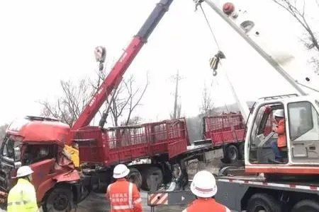 沧州拖车电话多少热线 高速道路救援拖车价格 道路救援电话号码